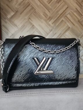 Louis Vuitton Twist MM in Black Epi leather with polished silver-tone hardware